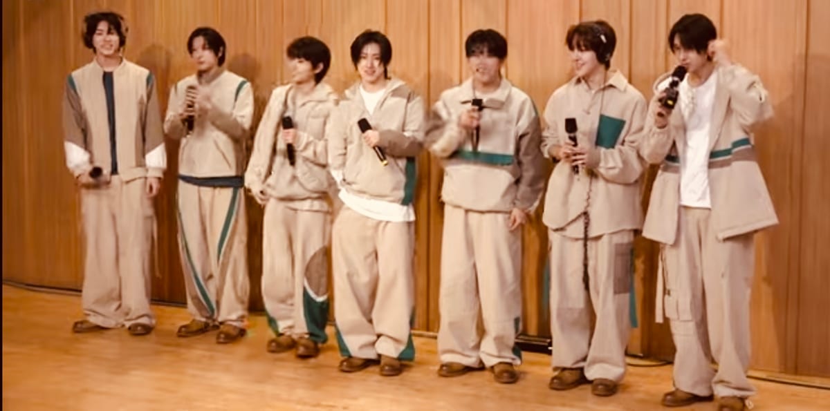 엠카운트다운 MC 계훈이 속한 그룹 킥플립. 2025년 2월 SBS 라디오