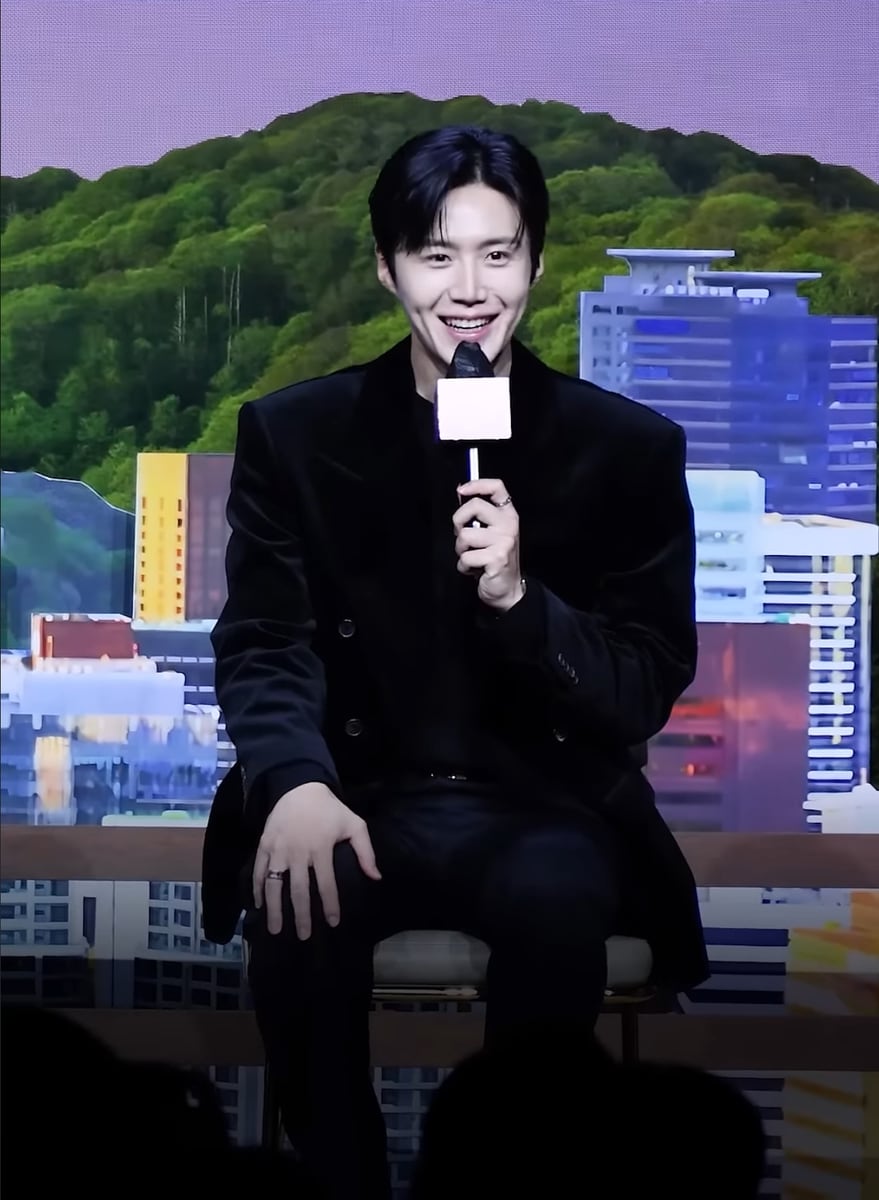 Kim Seon-ho at the press conference for Can This Love Be Translated?