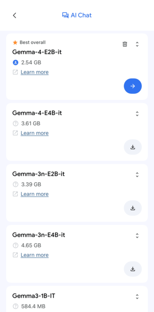 AI Chat 진입 후 다운로드 가능한 Gemma 모델 목록 — Gemma-4-E2B-it(Best overall, 2.54GB) 선택, E4B·3n-E2B·3n-E4B·3-1B는 다운로드 대기
