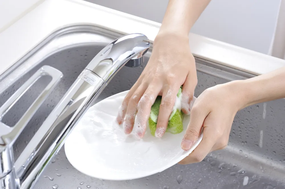 설거지 시간 절반 줄이는 생활 루틴 7가지, 물·세제·순서만 바꿔도 달라진다