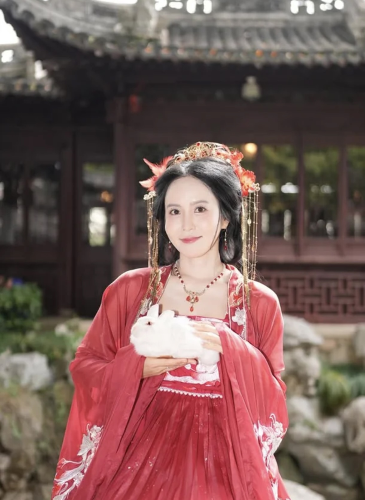 박지윤, ‘왕홍 메이크업’ 변신 화제…아나운서 출신 방송인의 색다른 스타일 도전